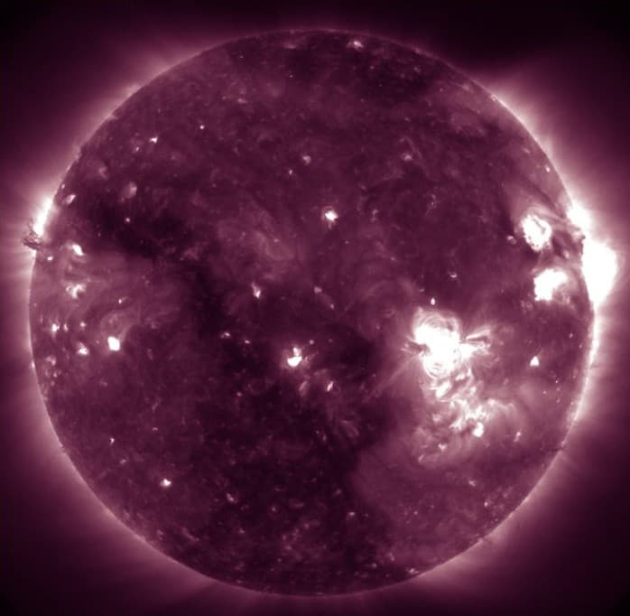 SDO/AIA 211 Å EUV image of the sun, 5 December 2016
